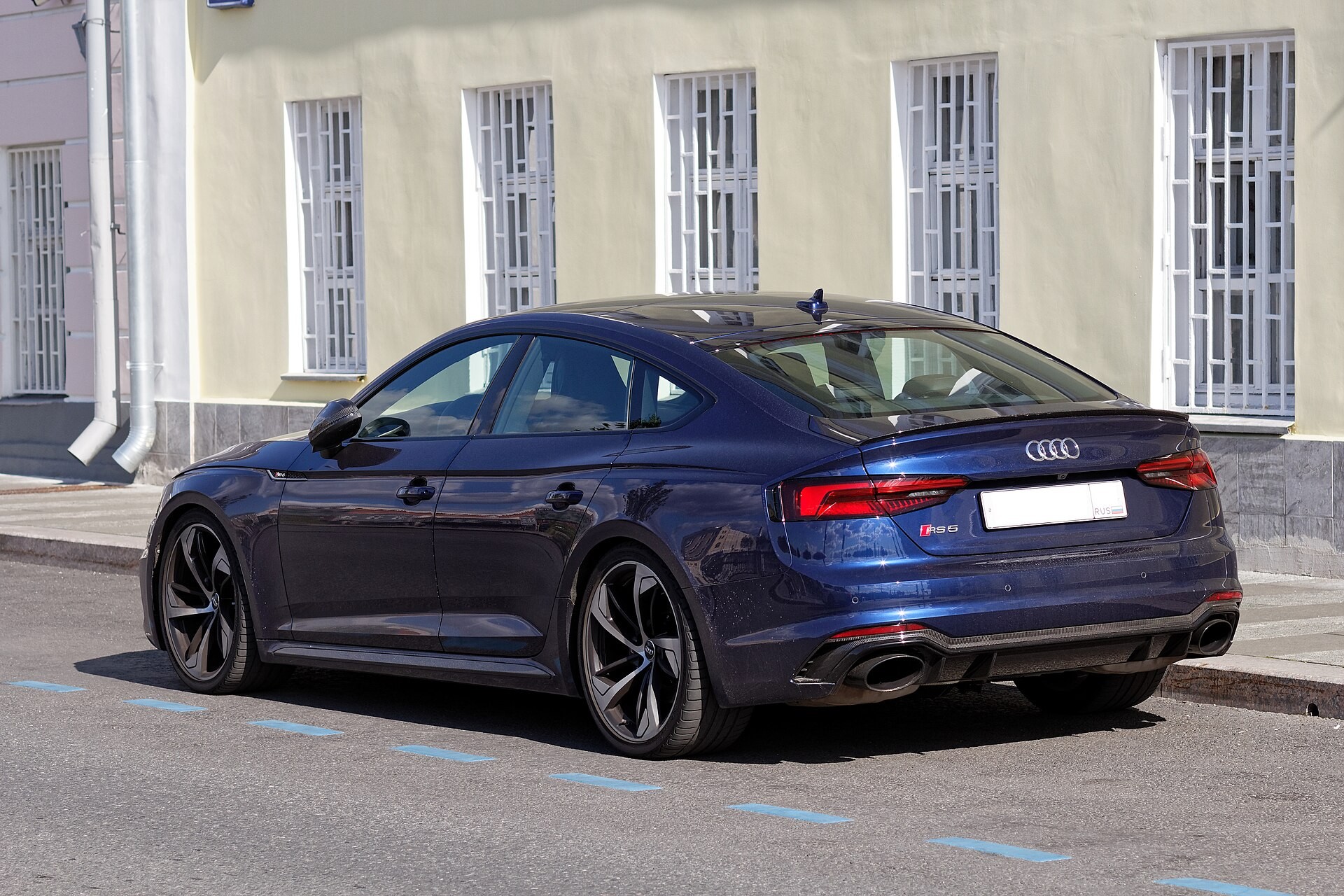 Российский дебют Audi A7 Sportback состоялся на... крыше