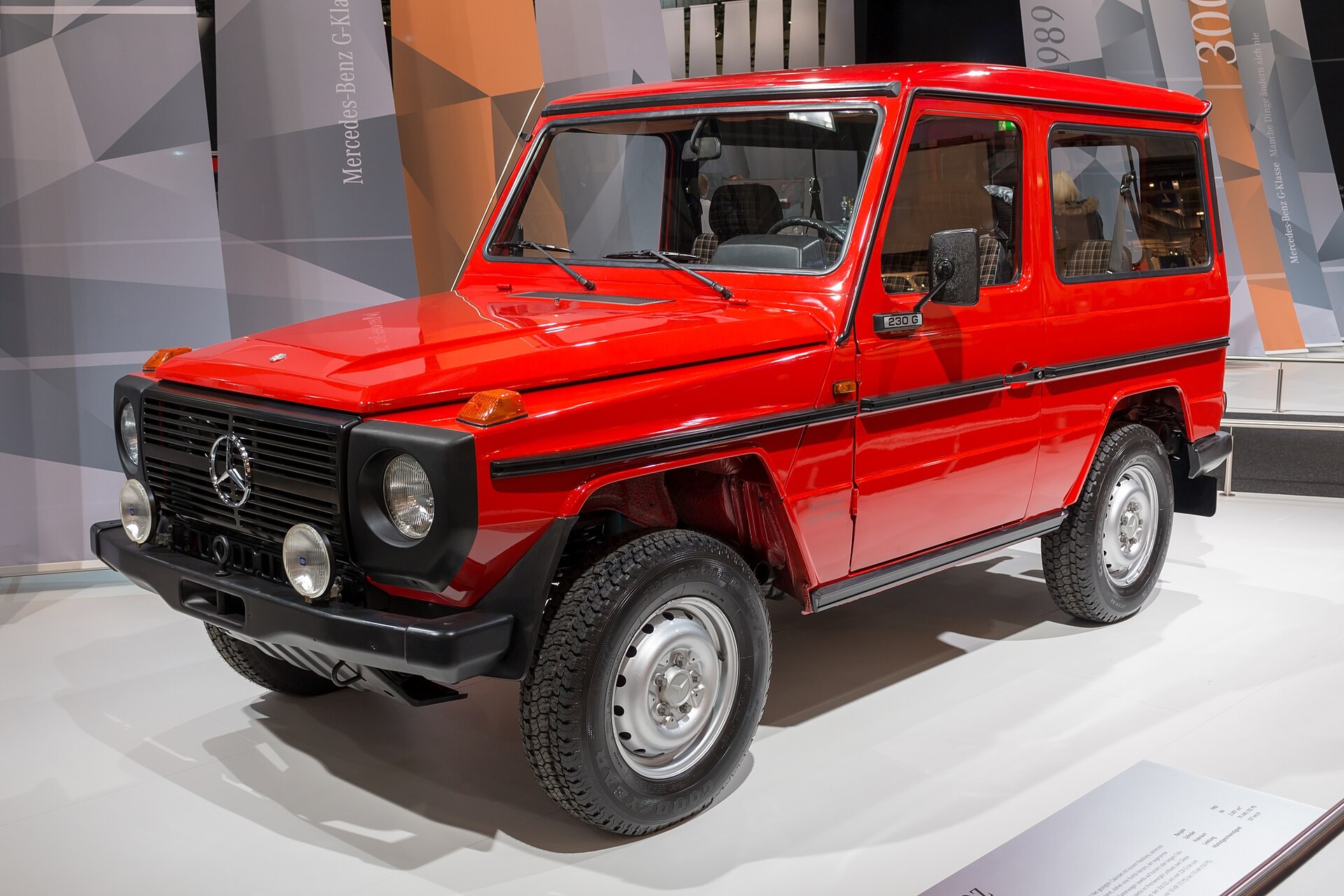 ​Для продвижения нового кабриолета Mercedes-Benz в Сеть запущен ролик Amazed Again («Снова удивлен»​)