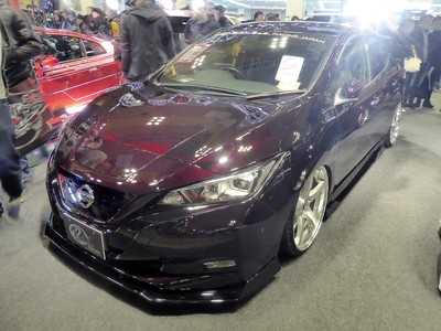 В Париже появится мобильная рождественская елка на базе электрокара Nissan LEAF