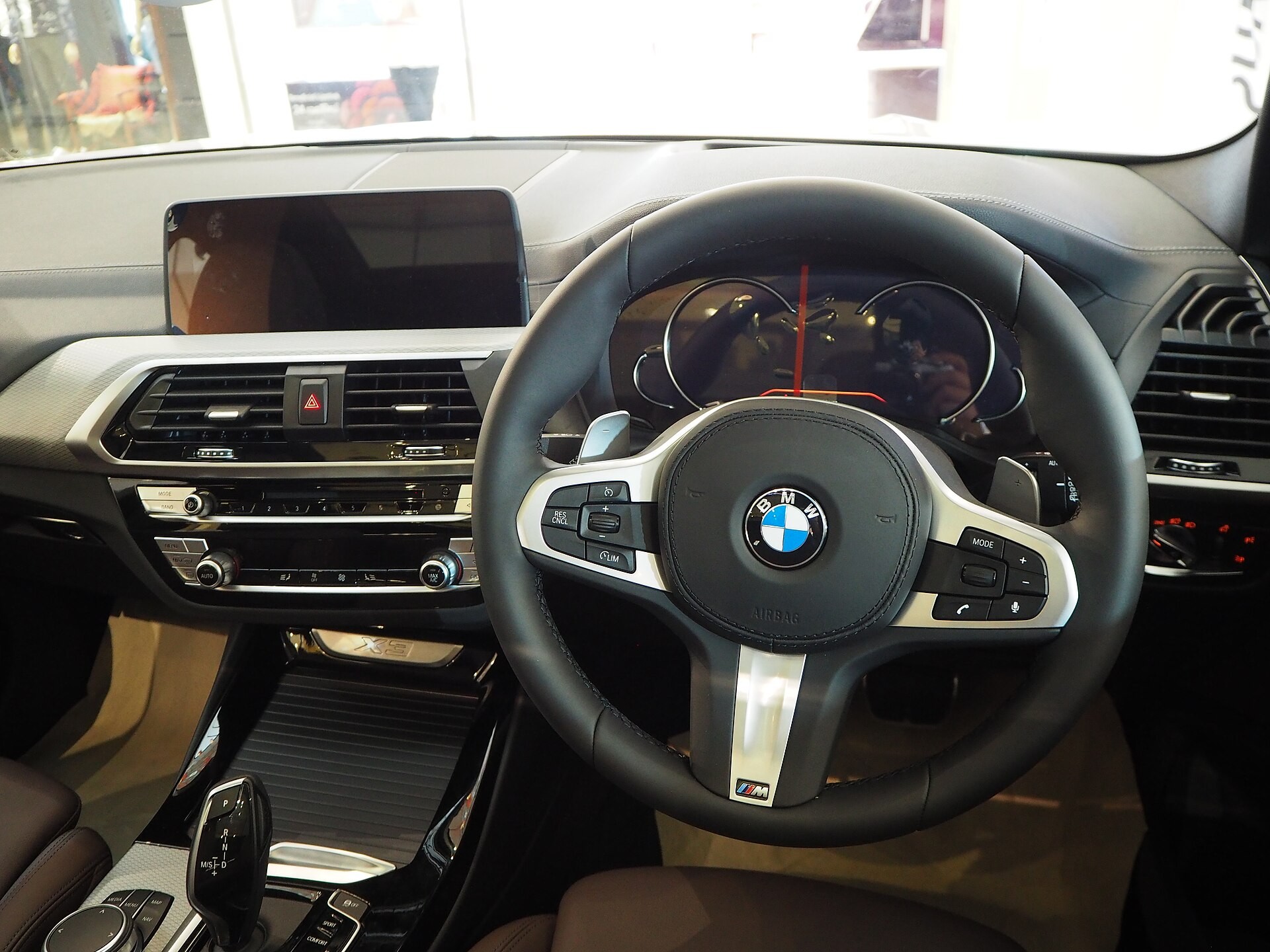 Стартовали российские продажи рестайлингового премиум-кроссовера BMW X3 (видео)
