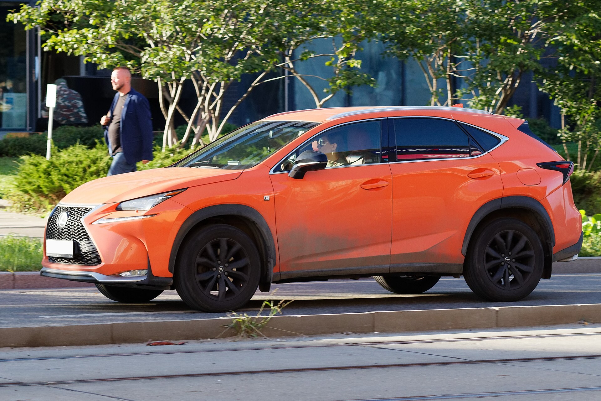 ​Серийный Lexus метит на гоночную трассу (2 видео)