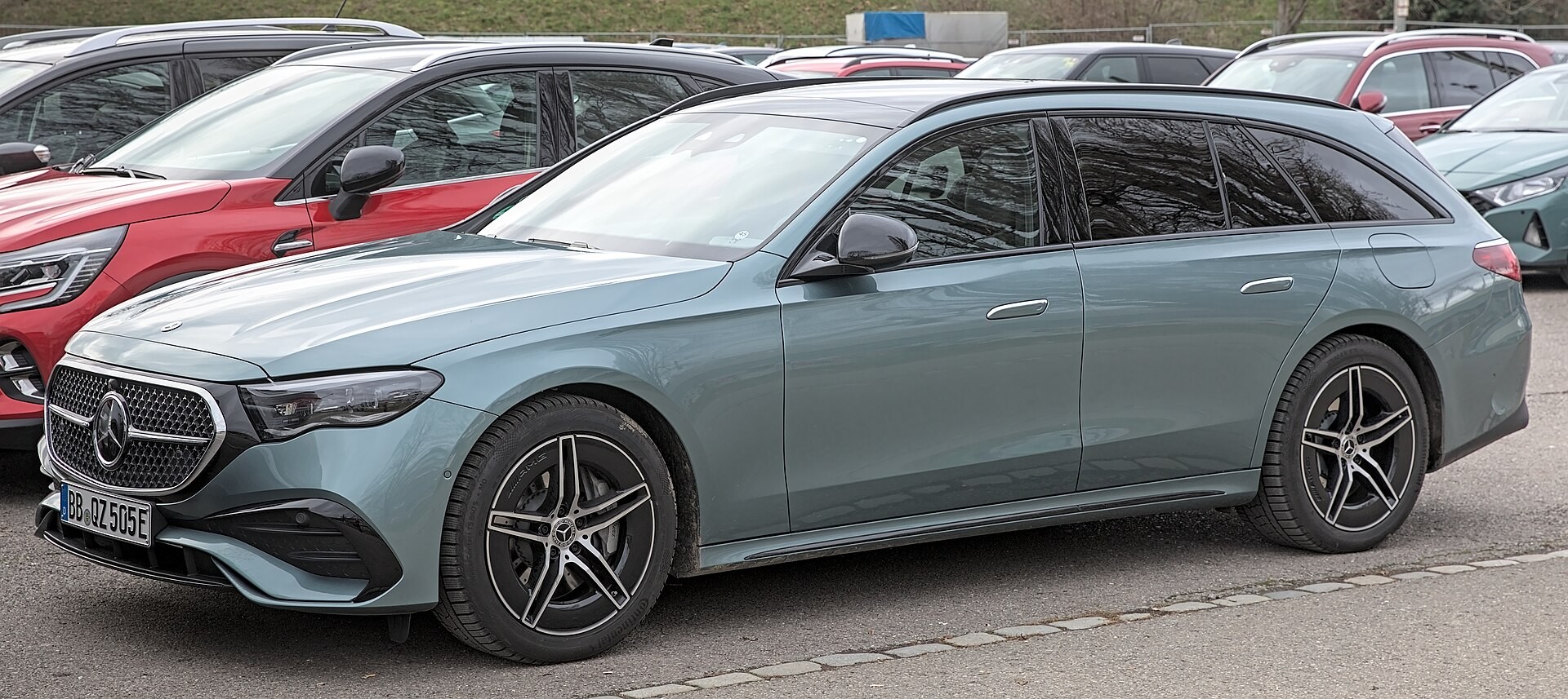 Mercedes-Benz лидирует в премиум-сегменте на российском рынке по итогам I полугодия 2014 (видео)