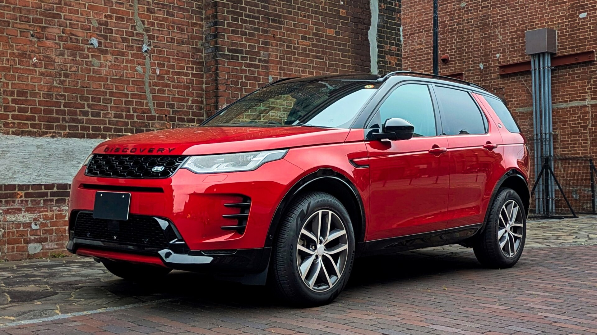 Самый дорогой Land Rover 2022 модельного года стоит $183 150 при максимальных наворотах (видео)