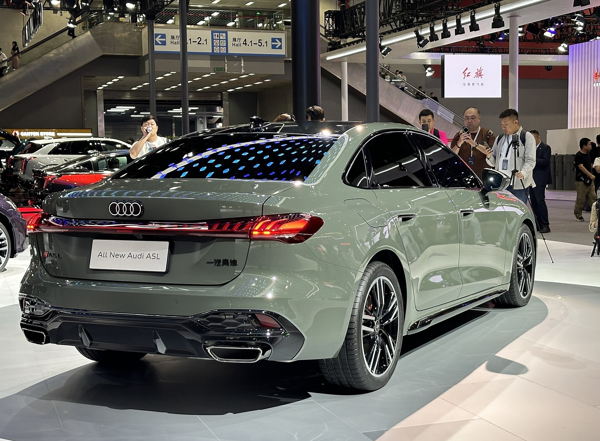 Из-за возгорания Audi были эвакуированы тысячи посетителей Детройтского мотор-шоу