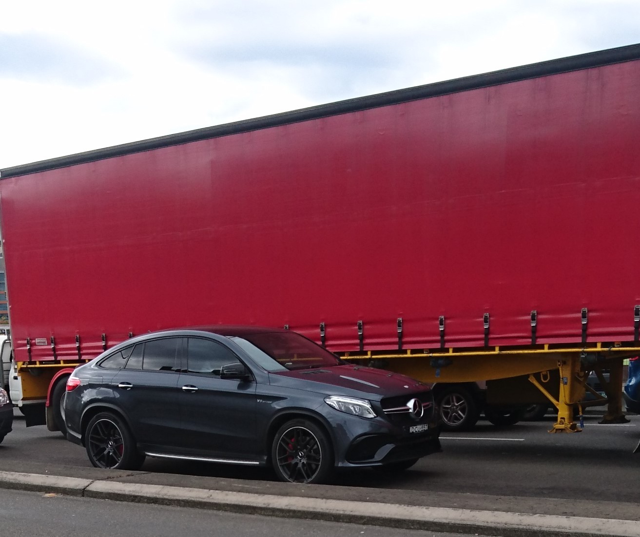 Mercedes Benz представил гибридные GLE 350 и GLC 300 третьего поколения