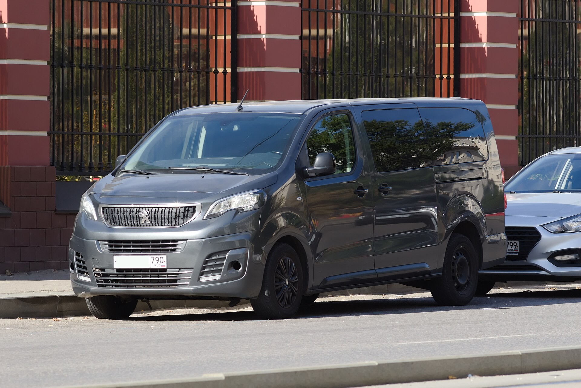 Автомобили, велосипеды и скутеры Peugeot – официальный транспорт Чемпионата Франции по теннису
